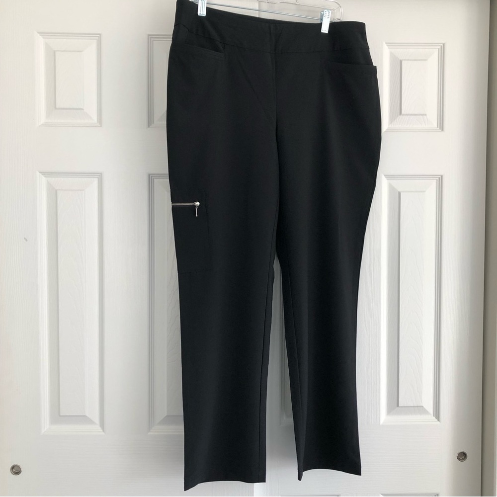 NWOT Weekends by Chico's Black Cargo Pants - Size 2 (Chico's)